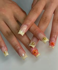 Nail Charm Designs Short, Summer Gel X Nails Square, Short Nail Inspo Summer 2024 Square, Jelly Flower Nails, First Day Of School Nails, Short Classy Nails, Summery Nails, Simple Acrylic Nails