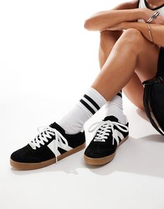 Chaussures par Schuh Elles t'emmèneront loin Modèle bas Fermeture à lacets Bord supérieur matelass�é Semelle en caoutchouc Semelle texturée antidérapante