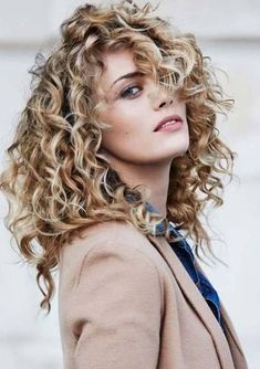 Curly Hair Model, Layered Curls, Blonde Curly Hair, Cute Curly Hairstyles, Long Layered Haircuts, Scene Hair, Types Of Curls