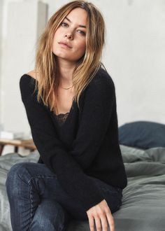 Camille Rowe Style, New Year Look, Camille Rowe, Parisian Women, French Beauty, Blair Waldorf, Parisian Chic, Mode Vintage, Looks Style