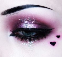 Red eye makeup Punk Makeup, Face Paint Makeup, Mazzy Star, Cool Makeup Looks, Emo Makeup, Goth Makeup