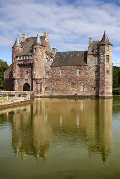 an old castle sitting on top of a lake