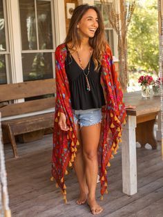 Look Kimono, Looks Hippie, Fall Fashion Staples, Kimono Style Tops, Look Boho Chic, Boho Style Outfits, Vintage Kimono, Bohemian Clothes, Kimono Fashion