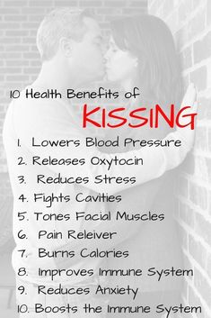 a man and woman kissing against a brick wall with the words 10 health benefits of kissing