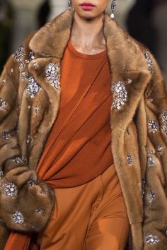 2019 Runway, Fabulous Furs, Runway Pictures, Mode Vintage, New York Fashion Week, New York Fashion, Look Fashion, Passion For Fashion