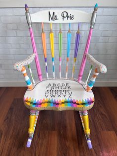 a chair made out of crayons and some writing on it with the words, miss pris