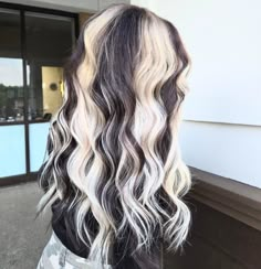 Blonde Hair With Black Roots, Dark To Light Balayage, Hair With Black Roots, Blonde Chunky Highlights, Balayage Hair Brunette With Blonde, Light Balayage, Chunky Blonde Highlights, Highlights On Brown Hair