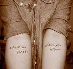 two people with tattoos that say i love you, daddy and i love you mom