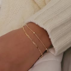 Cute Jewelry Bracelets Gold, Simple Classic Jewelry, Gold Bracelet Combinations, Permanent Gold Bracelet, Simple Gold Ring Stack, Gold Permanent Bracelet, Bracelet Inspo Gold, Simple Everyday Jewelry, Gold Bracelet Stacking