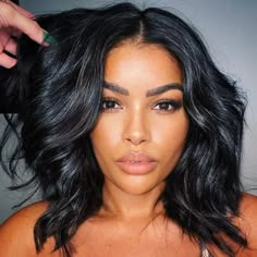 Explore Versatility: Short Layered Haircuts and Online Wig Shops - Wakelet Inverted Hairstyles, Hairstyle For Thick Hair, Medium Haircuts For Women, Shoulder Length Black Hair, Hair Layered, Medium Haircuts, Hair Adviser, Medium Length Hair With Layers, Medium Curly Hair Styles