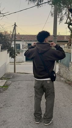 Men Possess Ideas, Fit Check Poses Men, Guy Instagram Pictures, Old Money Outfit Ideas, Boy Outfits Aesthetic, Boy Streetwear, Poses For Guys, Men Streetwear Outfits, Boys Streetwear