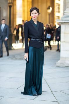 Parisian chic: these street style looks add just the right amount of French flair. Paris Street Style Fall, French Street Fashion, Parisienne Chic, Paris Chic, Fashion Week Spring 2014, Winter 23, Paris Mode, Moda Paris, Modesty Fashion