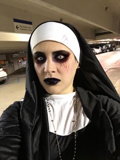 Creepy Halloween Makeup Nun, Evil Nun Makeup Halloween, Scary Nun Makeup Easy, Halloween Nun Costume Makeup, Creepy Nun Makeup, Nun Makeup Halloween Pretty, Evil Nun Makeup, Nun Costume Makeup