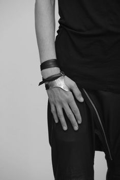 Dandy, Look Fashion, A Black, Jewelry Art, Jewelry Inspiration, Beautiful Jewelry, Leather Bracelet