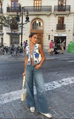 Women European Fashion Summer, City Night Outfits Summer, Uk Outfit Women Summer, Paris Night Outfit Summer, Classy New York Outfit, Southern France Summer Fashion, Summer Spain Outfit Ideas, Italy Going Out Outfit, Fashion Inspo Spring 2024