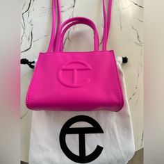 Telfar Pink Brand New No Flaws Shopping Bag/Crossbody Sold Out! Pink Telfar Bag, Pink Telfar, Dubai Ideas, Pink Mini Bag, Telfar Bags, Telfar Bag, Pink Purse, Pretty Bags, Cute Purses