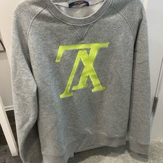 This One Of A Kind Louis Vuitton Sweater Is Super Stylish And Is In Great Condition. Lv Sweater, Sneaker Plug, Louis Vuitton Sweater, Jumper Fashion, Green Jumper, Lv Logo, Green Sweatshirt, Sweatshirt Crewneck, Sweaters Crewneck