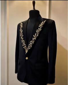 Embroidered Fitted Suits For Ceremonial Occasions, Elegant Ceremonial Suits With Gold Embroidery, Luxury Suits With Gold Embroidery For Formal Events, Luxury Formal Blazer With Gold Embroidery, Elegant Suits With Gold Embroidery For Ceremony, Luxury Formal Suits With Gold Embroidery, Elegant Formal Blazer With Gold Embroidery, Elegant Ceremony Suits With Gold Embroidery, Luxury Suits With Gold Embroidery For Ceremonies