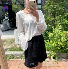 Product Details: Main fabric composition: cotton Pattern: plain Edition type: Loose Style: Hedging Collar type: round neck Sleeve length: long sleeve The content of main fabric components: 90 (%) Color: black, white Category: Sports Vest Size information: Size: S, M, L, XL, XXL Size（Unit: cm） length Bust S 66 100 M 68 104 L 70 108 XL 72 112 2XL 74 116 Prevention: 1. Asian size is 1 to 2 sizes smaller than European and American. If your size is between two sizes, please choose the larger size. Pl Semi Formal Outfit, Distressed Jacket, All Black Looks, Loose Long Sleeve, Sports Vest, Blazer With Jeans, Loose Style, Cool Fabric, Favorite Dress