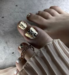 Foot Nail Designs, Salon Esthetics, Toenail Polish Designs, Foot Nail Art, Beach Toe Nails, Foot Nail, Pedicure Nail Designs