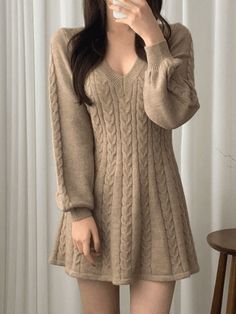 ⚡Buy 2023 V Neck Cable Knit Long Sleeve Mini Dress Black ONE SIZE under $28.00 in Dresses at AnotherChill.com Online. Style: Casual, Street, Y2K, Sweet, Basics, Preppy. Fabric Content: Cotton, Spandex. Fit Type: Regular fit. Sleeve Length: Long Sleeve. Neckline: V Neck. Length: Mini Dress. : Embrace the cozy vibes of the autumn-winter season with this chic V neck cable knit mini dress. Crafted from soft and warm fabric, it features a fitted silhouette, stretchy ribbed trims, and a cinch waist de Knee Length Casual Dresses, Preppy Mode, Winter Sweater Dresses, Sweet Clothes, Flare Long Sleeve, Mini Dresses Online, Womens Knit Dresses, Dress Stores Online, Mini Robes