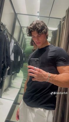 Guys With Black Hair, Brown Hair Men, Men Haircut Curly Hair, Brown Hair Blue Eyes, Wavy Hair Men, Corte De Cabelo Masculino, Model Face, Curly Hair Men, Aesthetic Guys