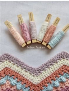 four crocheted yarns are arranged in the shape of a zigzag