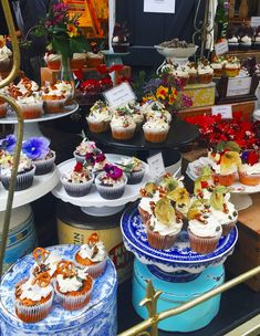 cupcakes and cakes are on display for sale