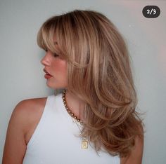 Trending Women’s Haircuts, Long And Short Layered Hair, Midlength Haircuts 2023, 90s Hairstyles Jennifer Aniston, Haircuts That Make You Look Older, Heavy Angles Hair, Medium Length Haircut For Heavy Women, Medium Length Haircut With Layers And Bangs Round Faces, Trending Hairstyles With Bangs