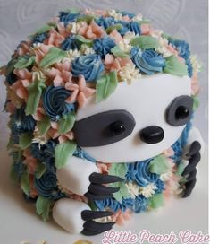 there is a cake made to look like a slotty with flowers on its head