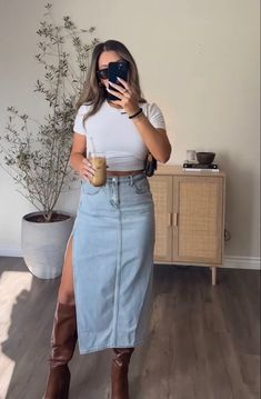 15+ simple denim skirt outfit ideas you will want to wear this Fall — ASHLINA KAPOSTA Denim Skirt Outfit Ideas, Country Concert Outfit Ideas, Country Concert Outfits, Denim Skirt Outfit, Skirt Outfit Ideas, Bota Country, Concert Outfit Ideas, Looks Country, Denim Skirt Outfits