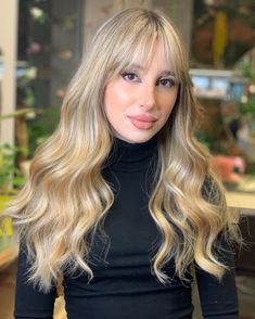 Blonde Hair Natural Roots, Pony Blond, Fringe Wispy, Bangs Balayage, Bangs And Balayage, Full Fringe, Ombre Wig, Blond Balayage, Invisible Lace