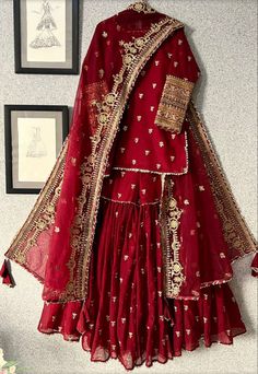 Red Dress Designs Pakistani, Pakistani Bridal Garara, Mehndi Designs Dress, Eid Outfits Pakistani 2024, Lehenga Kurti Designs, Red Nikkah Dress, Mehndi Lehnga Designs, Red Desi Aesthetic, Eid Dress Designs Ideas 2024