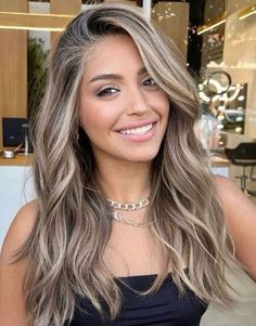 Black Lowlights, Subtle Blonde, Rambut Brunette, Black Lights, Bronde Balayage, Brunette Hair With Highlights, Balayage Hair Dark, Warm Blonde, Dirty Blonde Hair