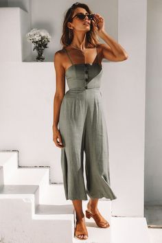 Summer Style, Linen Romper Outfit Classy Jumpsuits For Weddings, Romper Women, Classy Jumpsuit, Picnic Tablecloth, Beautiful Jumpsuits, Rompers Dressy, Rompers Womens Jumpsuit, Look Retro, Linen Romper