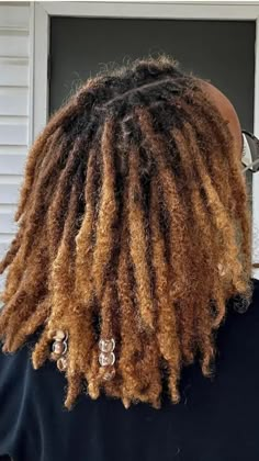 Honey Blonde And Brown Locs, Natural Loc Colors, Ombré Brown Locs, Amber Locs Black Women, Loc Ombre Color, Brown Ombre Locs Black Women, Brown Locs With Blonde Highlights, Honey Blonde Hair Locs, Dread Color Ideas Locs Dark Skin