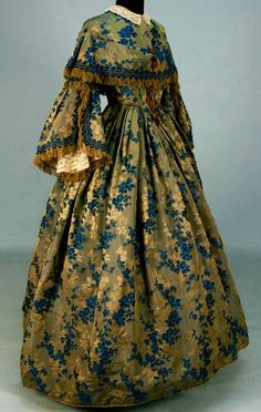 1855 Gown Xix Century Fashion, Fairy Academia, Brocade Gown, 1850s Fashion, 1860 Fashion, 19th Century Clothing, Victorian Hairstyles, 19th Century Fashion, Brocade Dresses