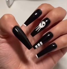 Grunge Nails Acrylic Coffin, Nails Acrylic Moon, Nails Acrylic Anime Inspired, Black Star Soul Eater Nails, Deftones Inspired Nails, Goth Black Nails Short, Soul Eater Acrylic Nails, Soul Eater Nail Art, Soul Eater Nails Short