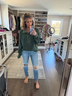 Casual Outfit Inspo 💕 casual outfit, ootd, green sweater, american eagle jeans, aerie sweater, fall fashion Denim Jeans Outfit Winter, Comfortable Jeans Outfit, Aerie Sweater, Denim Jeans Outfit, Jeans Outfit Winter, American Eagle Outfits, Winter Dinner, Outfit Inspo Casual, Green Sweatshirt