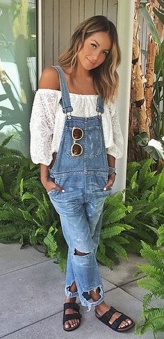 Here's how you can have fashion blogger style all year long. Birkenstock Outfit, Overalls Outfit, Skirt Denim, Fashion Blogger Style, Skirt Maxi, Mode Casual, Modest Clothing