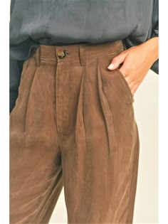 High-Waist Straight Leg Pant Side pockets Pleated front Materials: 60% Cupro, 40% Rayon Fabric Has No Stretch Vintage Trousers Women, Granola Outfits, Cottagecore Outfits, Straight Leg Pant, Vintage Trousers, High Waist Pants, Clothing Details, Moda Vintage, Pleated Pants