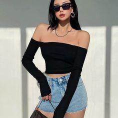 Black Bandeau, Top Crop, Off Shoulder Blouse, Fashion Inspo, Crop Tops, Sneakers