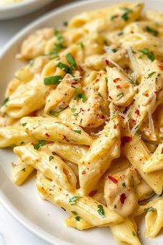 Garlic Butter Chicken Mac And Cheese, Dishes With Parmesan Cheese, Creamy Comfort Food, Great Pasta Dishes, Lunch Main Course Ideas, Pasta Chicken Parmesan, Spicy Garlic Parmesan Pasta, Shredded Chicken With Pasta, Parmesan Cheese Pasta