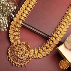 Gold Haaram Designs Indian, Gold Necklace Indian Bridal Jewelry Long, Manga Malai Gold Jewellery Designs, Gold Aaram Design, Indian Bridal Jewelry Sets Gold Temple Jewellery, Gold Necklace Indian Bridal Jewelry Wedding, Aaram Design Gold, Gold Kasulaperu Designs, Temple Jewelry Necklace Antique Gold