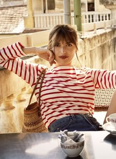 WAKE UP MONDAY Jeanne Damas Style, French Capsule Wardrobe, Dress Like A Parisian, Parisienne Style, Outfit Elegantes, French Wardrobe, Style Parisienne, Lara Stone, Jeanne Damas