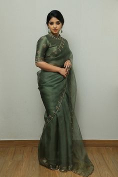 Green Organza Saree, Soft Organza Saree, Blouse Designs High Neck, Fashionable Saree Blouse Designs, Patola Saree, Fancy Sarees Party Wear, Silk Saree Blouse Designs, Saree Designs Party Wear, Elegant Blouse Designs