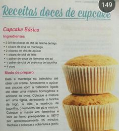 a recipe book with three muffins stacked on top of each other in spanish