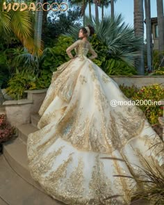 Quiencera Dresses White And Gold, Gold And Champagne Quinceanera Dresses, Ivory And Gold Quinceanera Dress, Gold White Wedding Dress, White And Gold Quinceanera Dress, Quinceanera Dresses Gold Champagne, Champagne Quinceanera Dresses Elegant, Beige Quince Dress