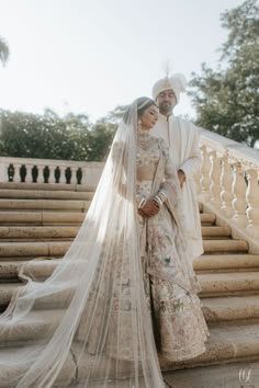 Off White Wedding Lehenga Indian Bridal, Off White Wedding Lehenga, Indian Wedding White Dress, White Wedding Lehenga Pakistani Bridal, White Wedding Indian Dress, Indian Bride White Dress, White Bride Indian Wedding, Off White Indian Wedding Dress, White Wedding Lehenga Bridal