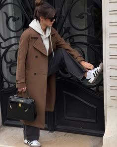 Coat Fall Outfit, December Outfits, Autumn Weekend, Capsule Wardrobe Outfits, Winter Fashion Outfits Casual, Layering Outfits, Minimal Chic, Weekend Style